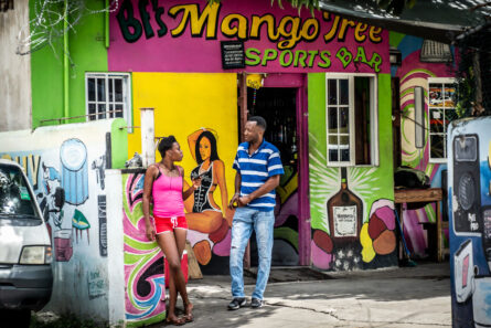 Mango Tree Sports Bar / Deb Kloeden