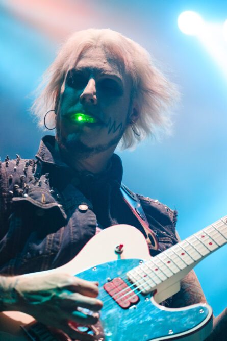 JOHN 5 (4) / METRO CITY / ADRIAN THOMSON