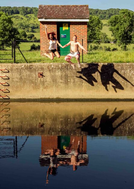 RIVER MOLE LEAP, DORKING UK / ALEC SMART