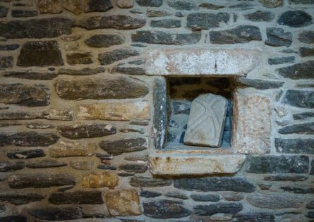 GREEK PAROS CHURCH RUINS / ROB MEZZATESTA