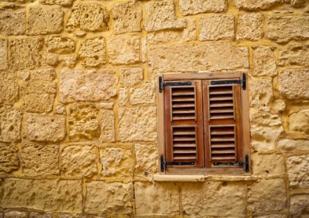 MALTA WALLS / ROB MEZZATESTA