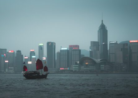 VICTORIA HARBOUR HK / TAMMY CHOO