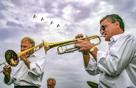TRUNPETERS AT THE AIRSHOW / ALEC SMART